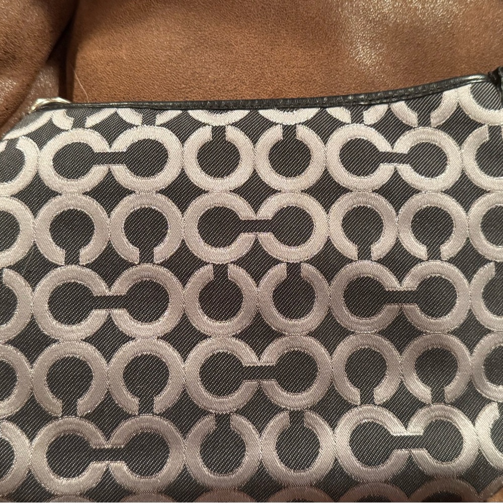 Vintage 2000's Authentic Coach Madison Crossbody Bag - Picture 3 of 6